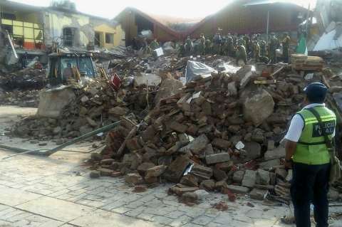 Sube a 37 la cifra de muertos en el sur de México por fuerte terremoto