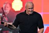Phil Collins cancela conciertos en Londres tras caerse en habitación del hotel