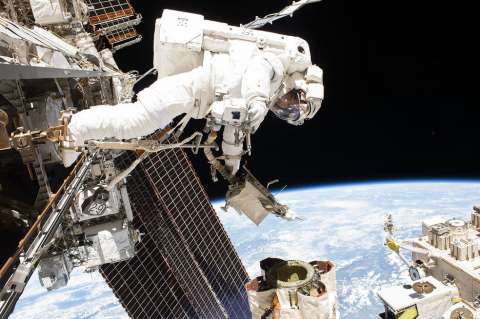 Microbios de la Estación Espacial Internacional no son tan distintos a los de nuestras casas