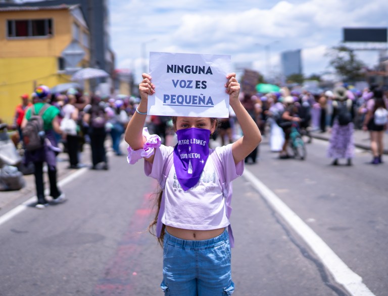 En fotos: así fue la marcha por el Día de las Mujeres Trabajadoras en Bogotá
