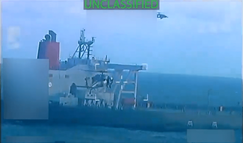 Imágenes de la interceptación de "Skipper" publicadas por la fiscal Pam Bondi.