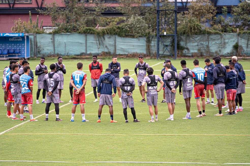 Jugadores de Fortaleza durante un entrenamiento en su sede deportiva.