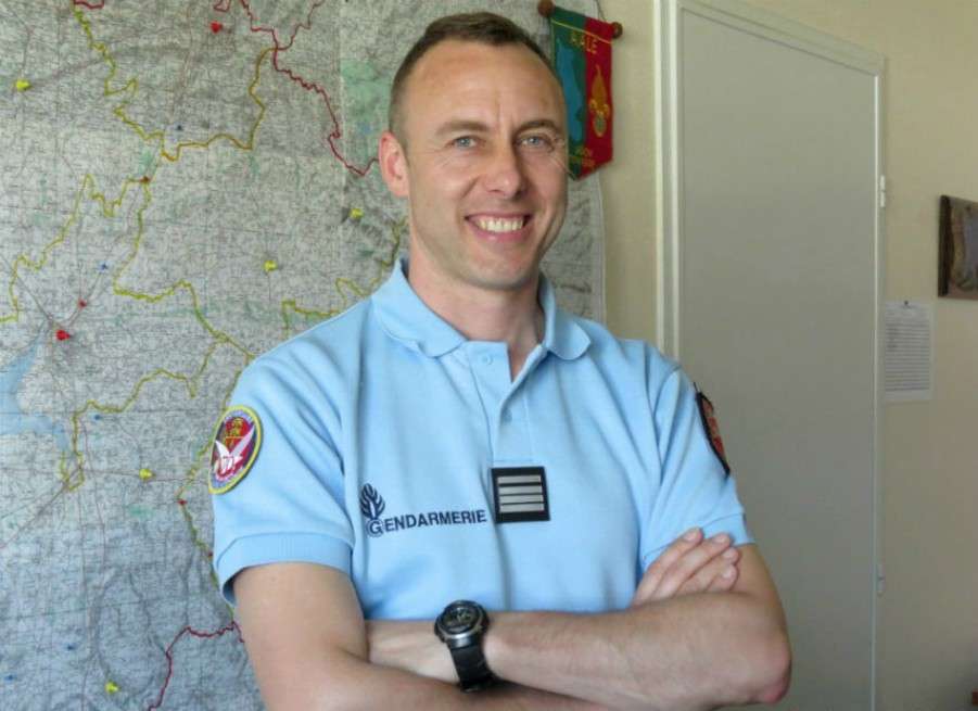 Arnaud Beltrame, el policía que murió en el ataque terrorista del viernes en Francia. / AFP