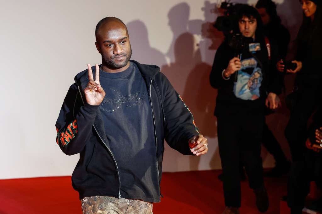 Abloh no dudó en colaborar con Nike u otras marcas deportivas para romper barreras en la industria de la moda. / AFP