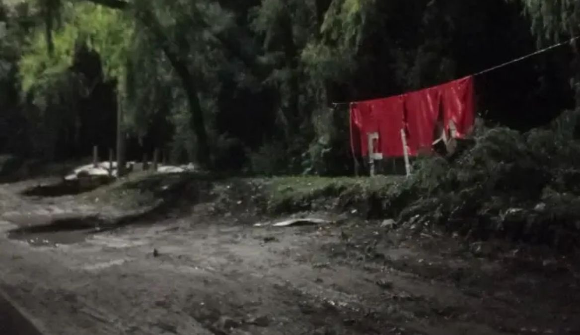 La madrugada del viernes 14 de febrero se halló una bandera alusiva al ELN en la autopista norte con calle 222. Tras el hallazgo, las autoridades acordonaron la zona ante la posible presencia de un explosivo, amenaza que fue descartada. La Policía señaló que puede tratarse de grupos de delincuencia común que buscan generar temor y descartó la presencia del grupo armado en la capital del país.
