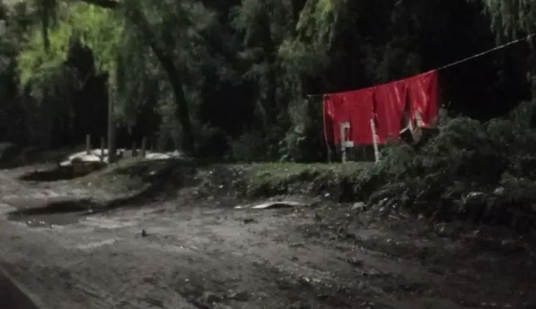 Lo que hay detrás de los cilindros y banderas instalados por el ELN en el país