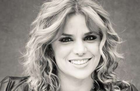 "Mis amigos bautizan mis canciones": Adriana Lucía