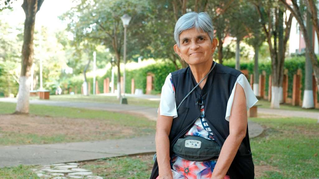 Cielo González, la primera persona en recibir un implante de corazón artificial en América Latina.