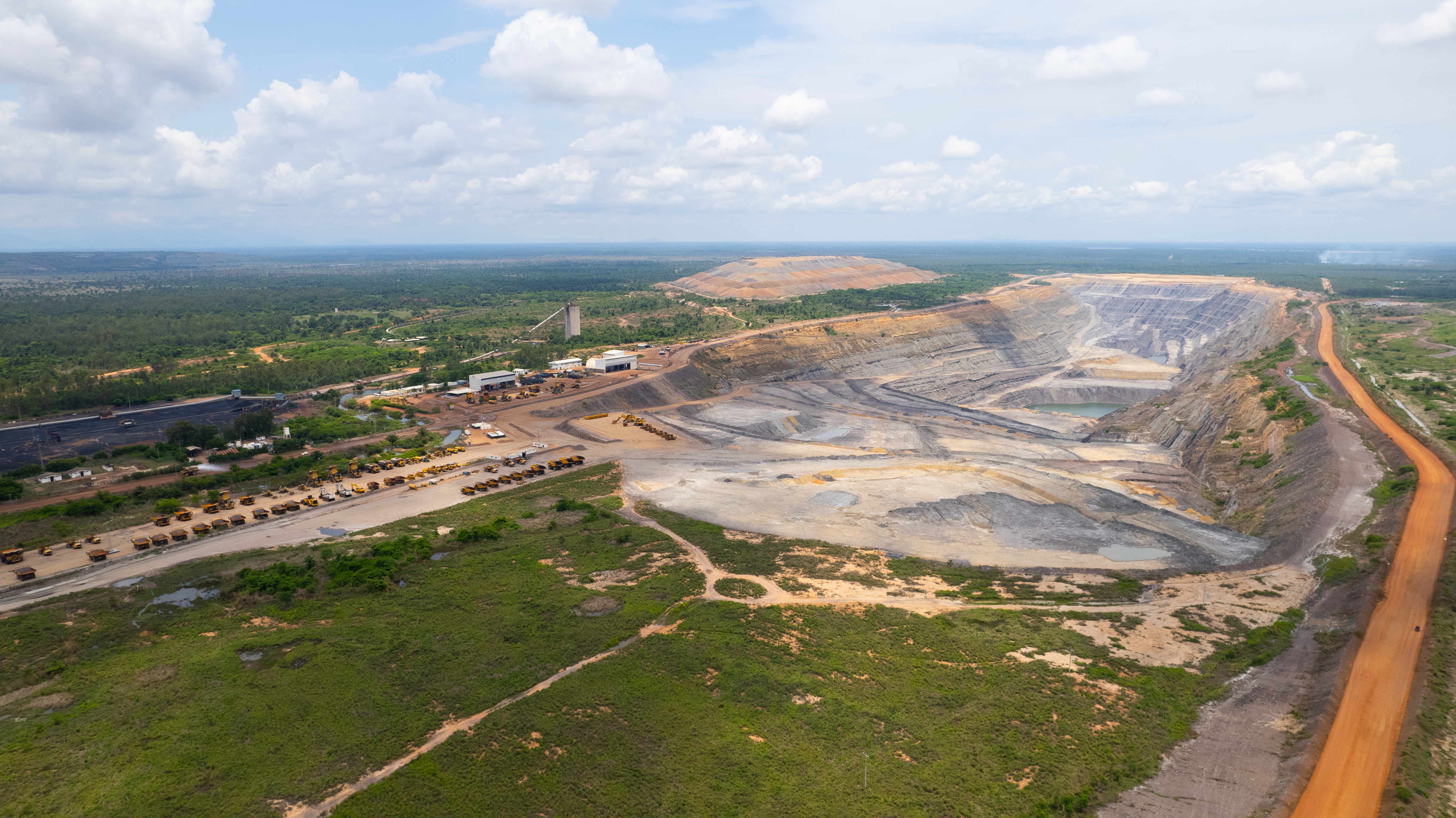 Vista aérea de una de las minas de carbón que está activa en el centro del Cesar. Hay cinco municipios dentro de la zona de influencia de este tipo de explotación en la región: La Loma (corregimiento de El Paso), La Jagua de Ibirico, Becerril, Agustín Codazzi y Chiriguana.