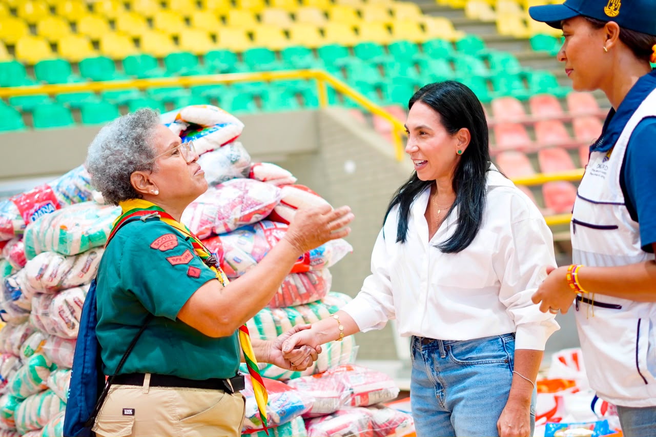 El Coliseo Bernardo Caraballo continuará habilitado como principal punto de acopio de las ayudas humanitarias del Distrito