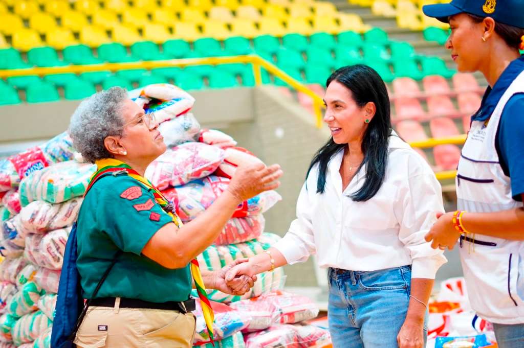 El Coliseo Bernardo Caraballo continuará habilitado como principal punto de acopio de las ayudas humanitarias del Distrito