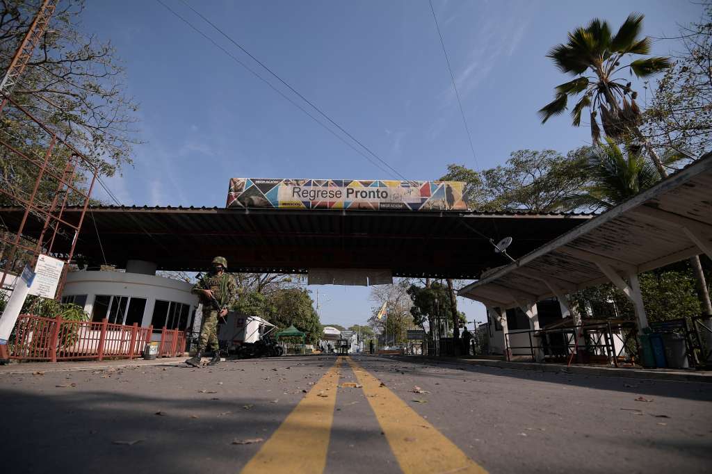Migración de ciudadanos venezolanos por el Puente Internacional José Antonio Páez, punto fronterizo sobre el río Arauca que comunica a las poblaciones de El Amparo en Venezuela y Arauca en Colombia.