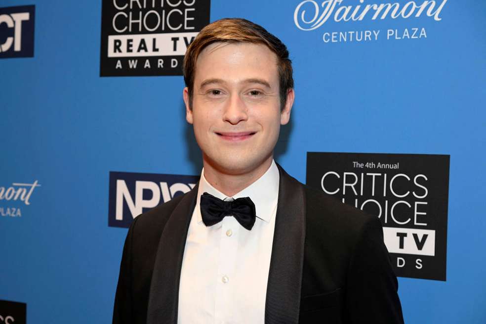 Tyler Henry es californiano y los famosos lo buscan. Causó revuelo al decir que se contactó con Robin Williams y Britanny Murphy.