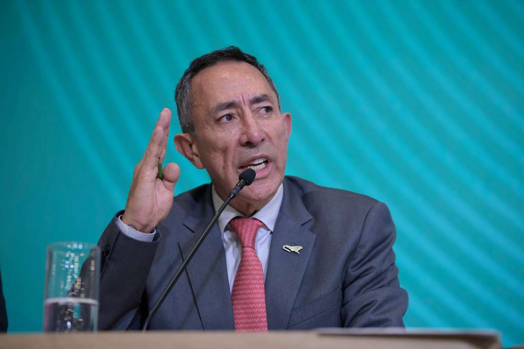 Presidente de Ecopetrol, en rueda de prensa antes los medios sobre las investigaciones por corrupción en su contra.