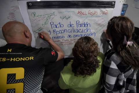 Un pacto por la reconciliación entre víctimas, soldados y exFarc