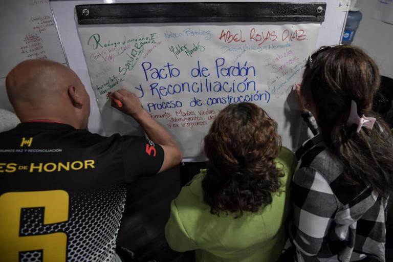 Un pacto por la reconciliación entre víctimas, soldados y exFarc