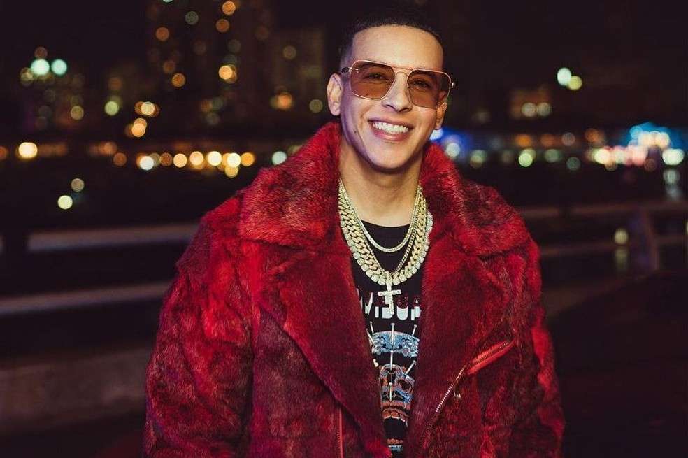 Daddy Yankee dejó enamorados a todos sus seguidores luego de posar con la hija de Natti Natasha en sus brazos.