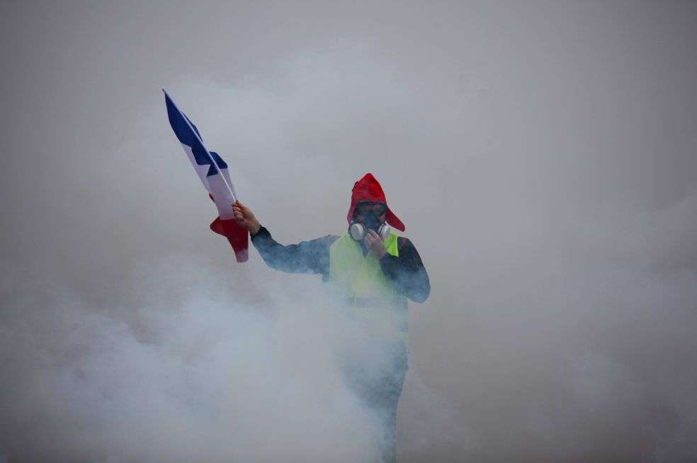 La protesta de los chalecos amarillos paralizó este sábado algunas ciudades del país. / AFP