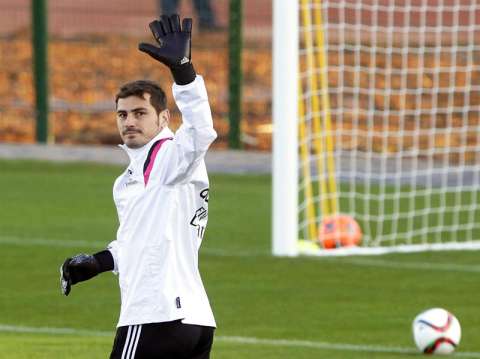 Casillas y Ramos, presentes en primera reunión del Real con Benítez