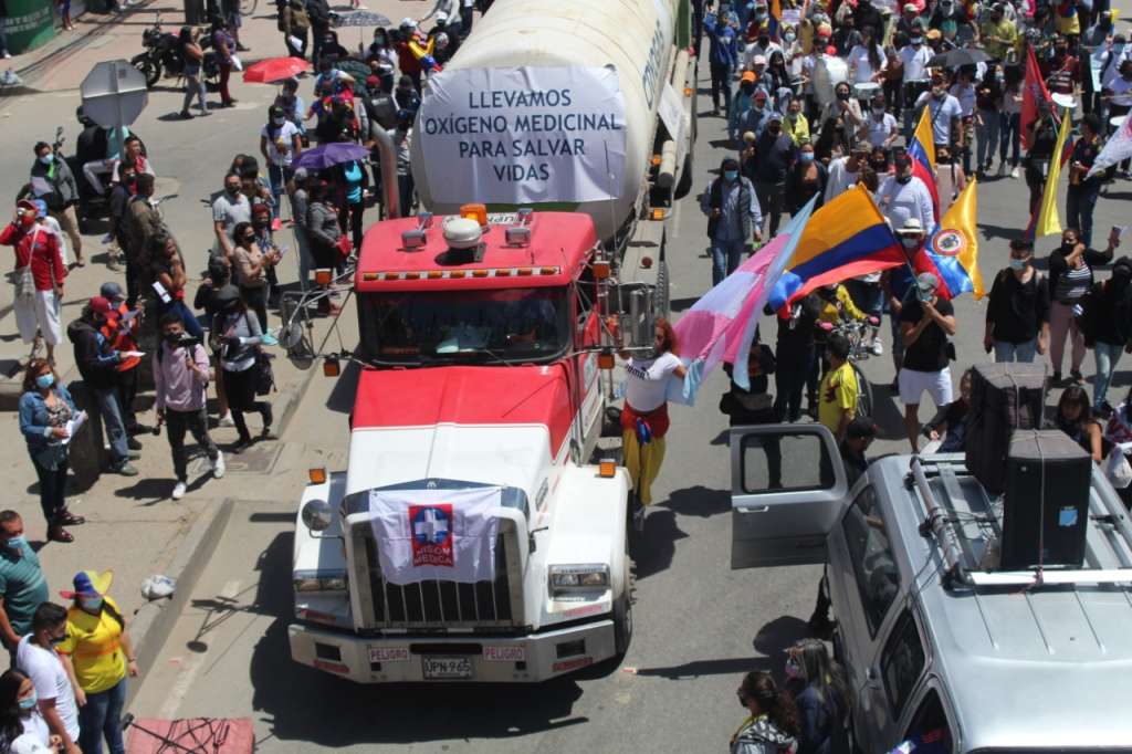 Desde el Gobierno Nacional se ha reiterado la solicitud a los manifestantes de no generar bloqueos, ya que se puede ver afectado el transporte de insumos vitales como el de oxígeno a los hospitales en los que se enfrenta el tercer pico del COVID-19.