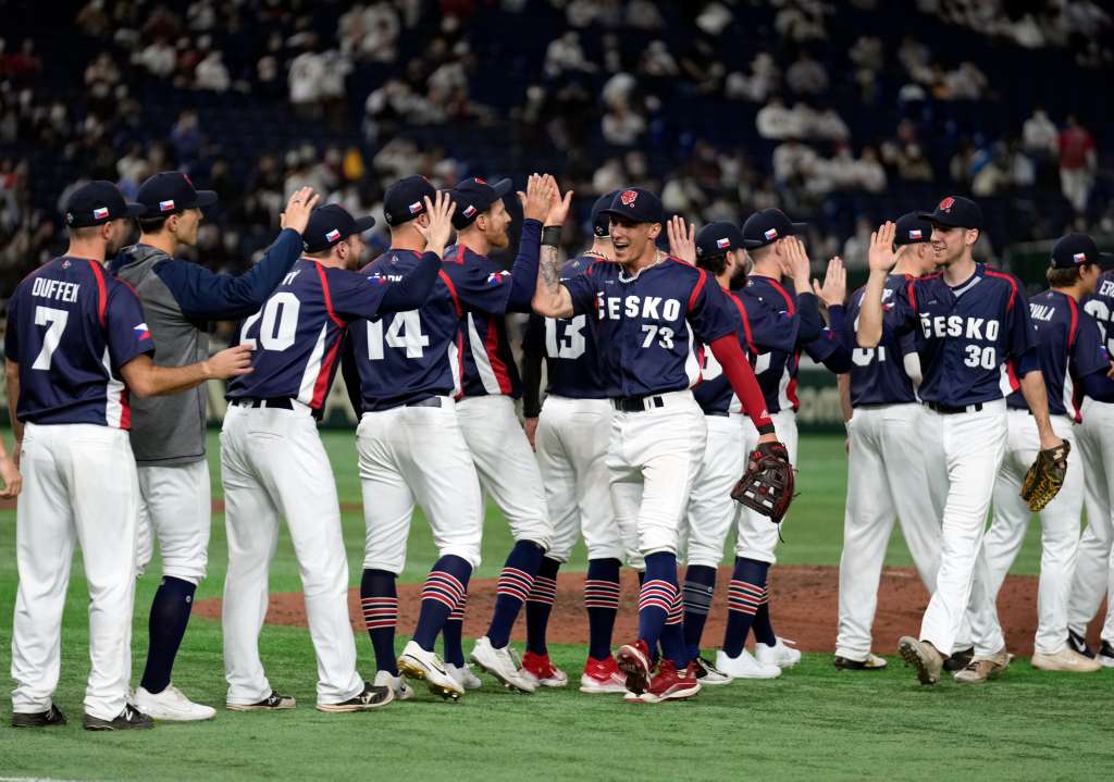 Tokyo (Japan), 10/03/2023.- Czech Republic's players celebrate after defeating China during the 2023 World Baseball Classic pool B game at Tokyo Dome in Tokyo, Japan, 10 March 2023. (República Checa, Japón, Tokio) EFE/EPA/FRANCK ROBICHON