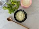 Cinco ingredientes para llevar a tu mesa un sabroso aderezo de yogur