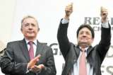 "Los pantalones de Francisco Santos son más corticos pero la correa bien apretada": Uribe