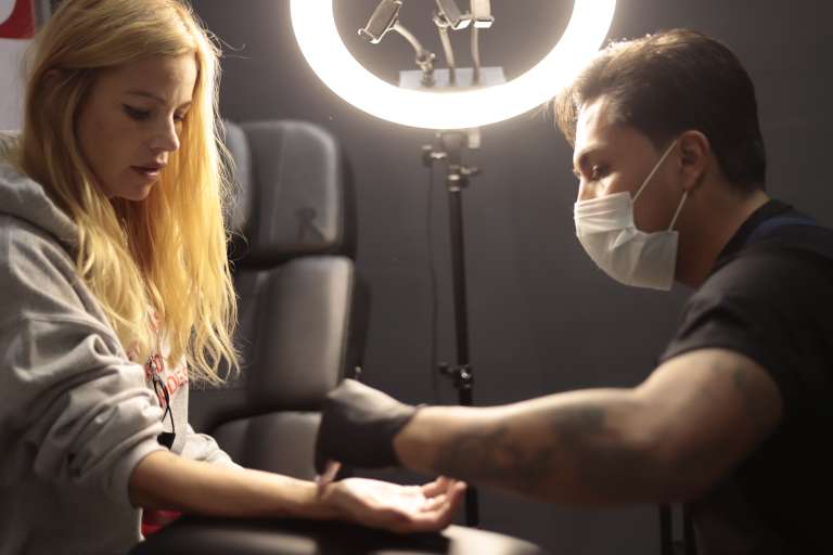 Fotografía del estudio de tatuaje dentro de la tienda Segundas Oportunidades Studio.