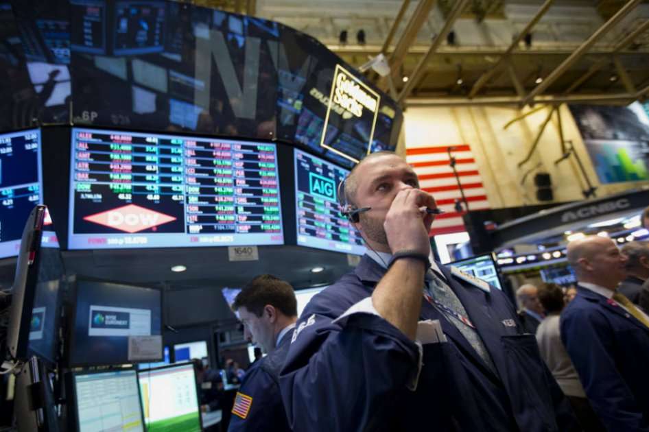 El índice ampliado S&P 500, en el que se basan muchos inversores, retrocedió. / bloomberg News