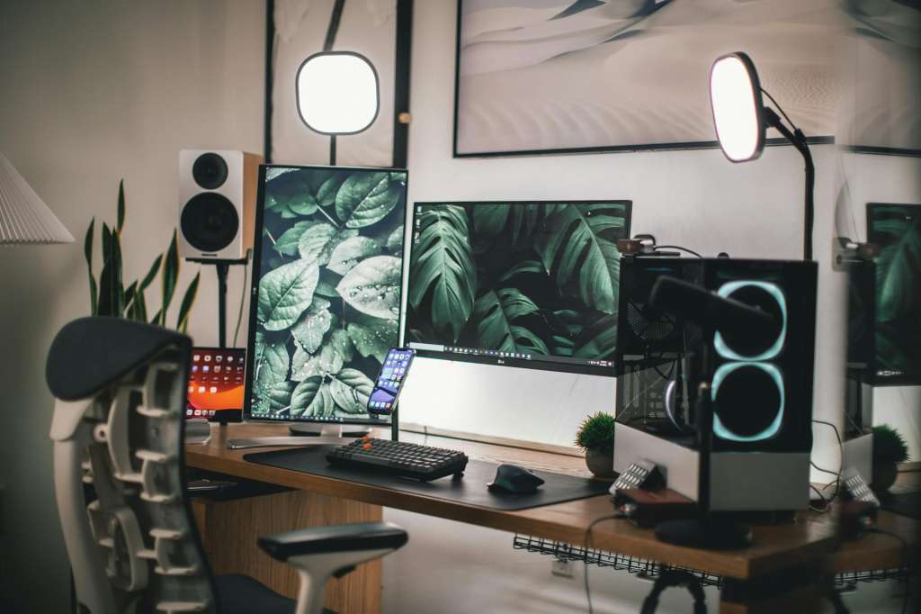Los PC gamer pueden ser grandes estaciones de trabajo que ocupan mucho especio, o tan solo una laptop de gran envergadura con una pantalla y un teclado.