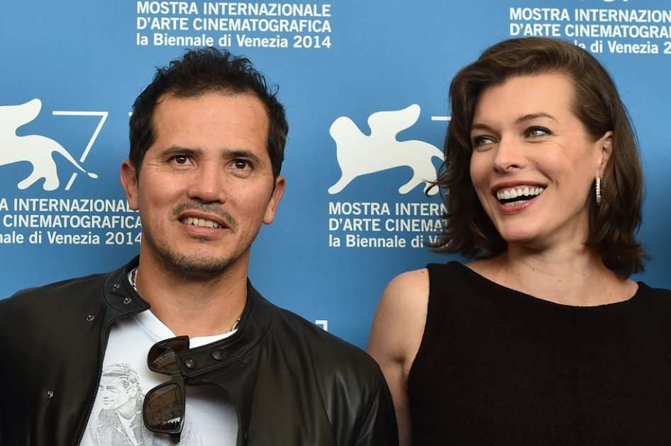 John Leguizamo y Milla Jovovich presetan "Cymbeline" en Venecia.