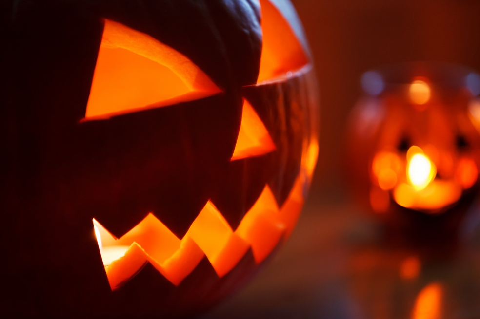 Te contamos por qué se dan dulces en Halloween y qué significa triki triki Halloweenn.