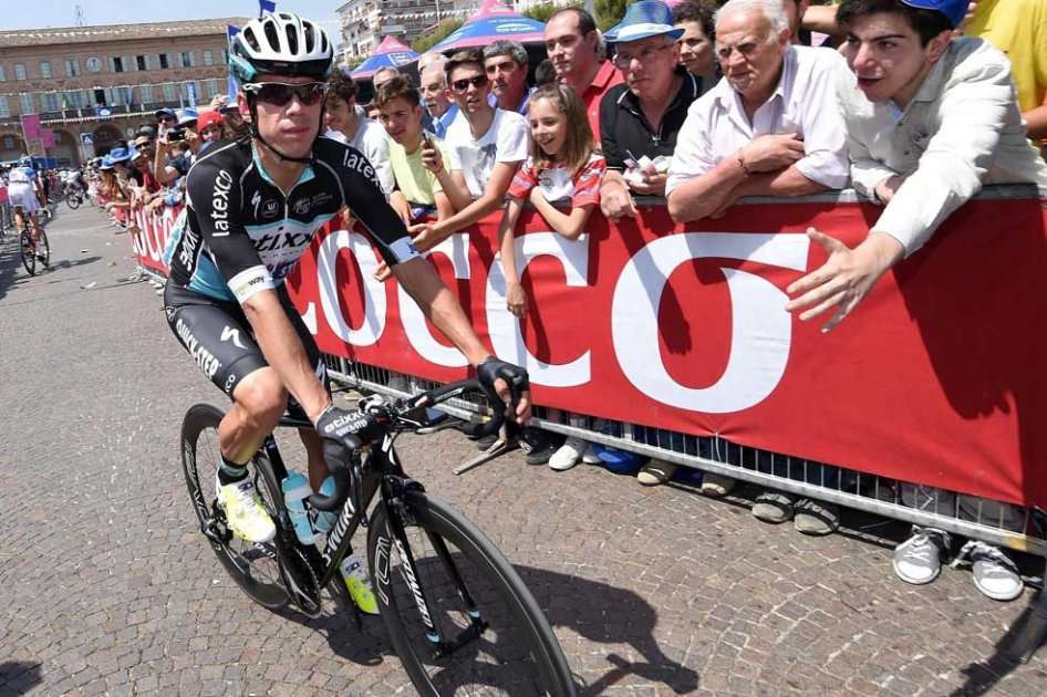 Rigoberto Urán salió del top 10 de la General en el Giro de Italia. Foto: EFE