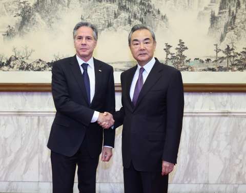 ¿Reduciendo tensiones?: funcionarios de China y EE. UU. se reúnen