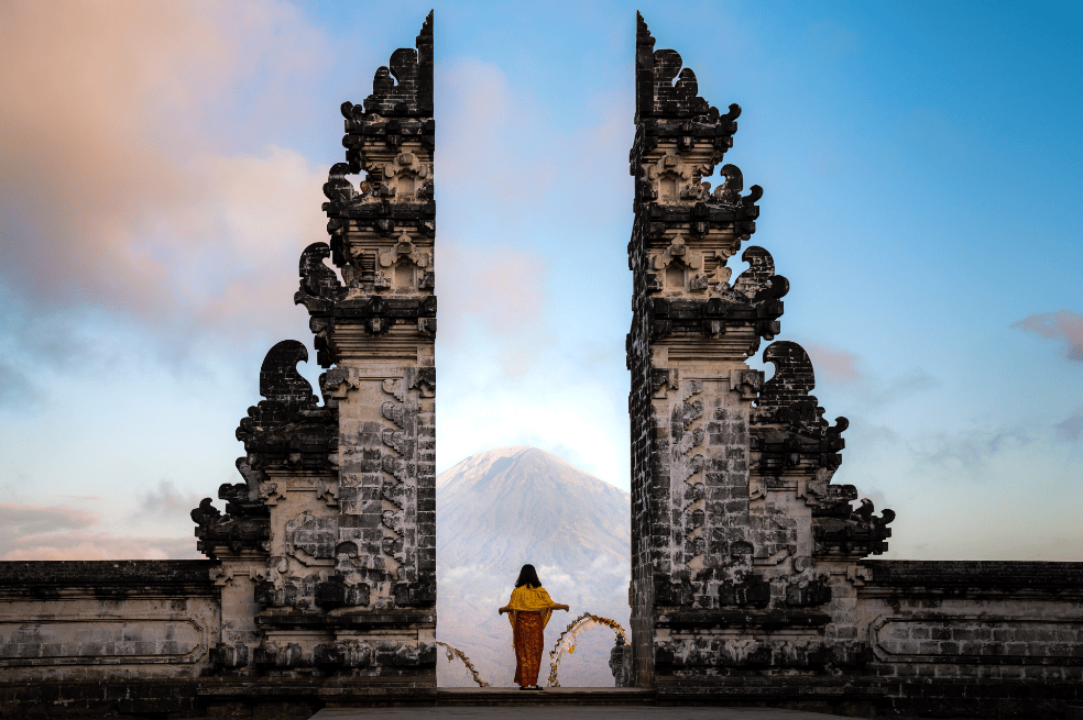 Bali, en Indonesia, figura en la lista de destinos favoritos de muchos viajeros colombianos.