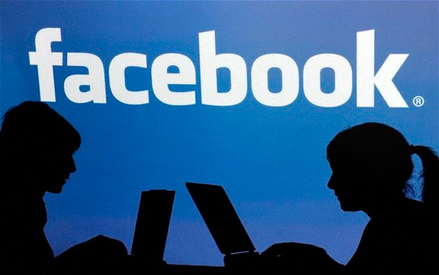 Facebook mete en cintura cuentas de los talibanes.