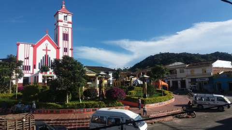 Lluvias dejan 50 familias damnificadas y vías colapsadas en Versalles, Valle del Cauca