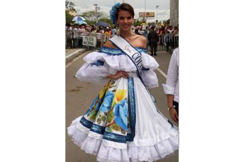 Reinas bambuco en traje de baño