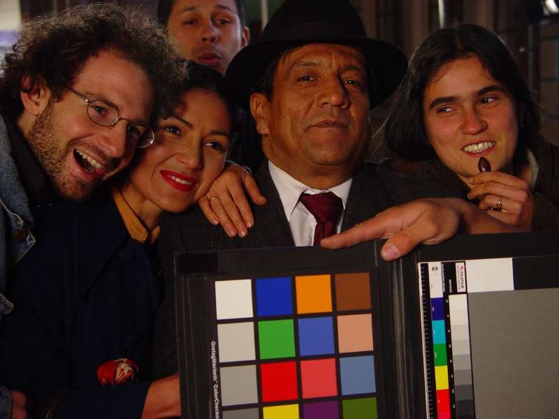En la imagen, de izquierda a derecha: Federico Durán (productor), Dolores Heredia (actriz), Edgardo Román y Libia Stella Gómez (directora y guionista). / Cortesía: foto fija de "La historia del baúl rosado" - Juan Antonio Monsalve