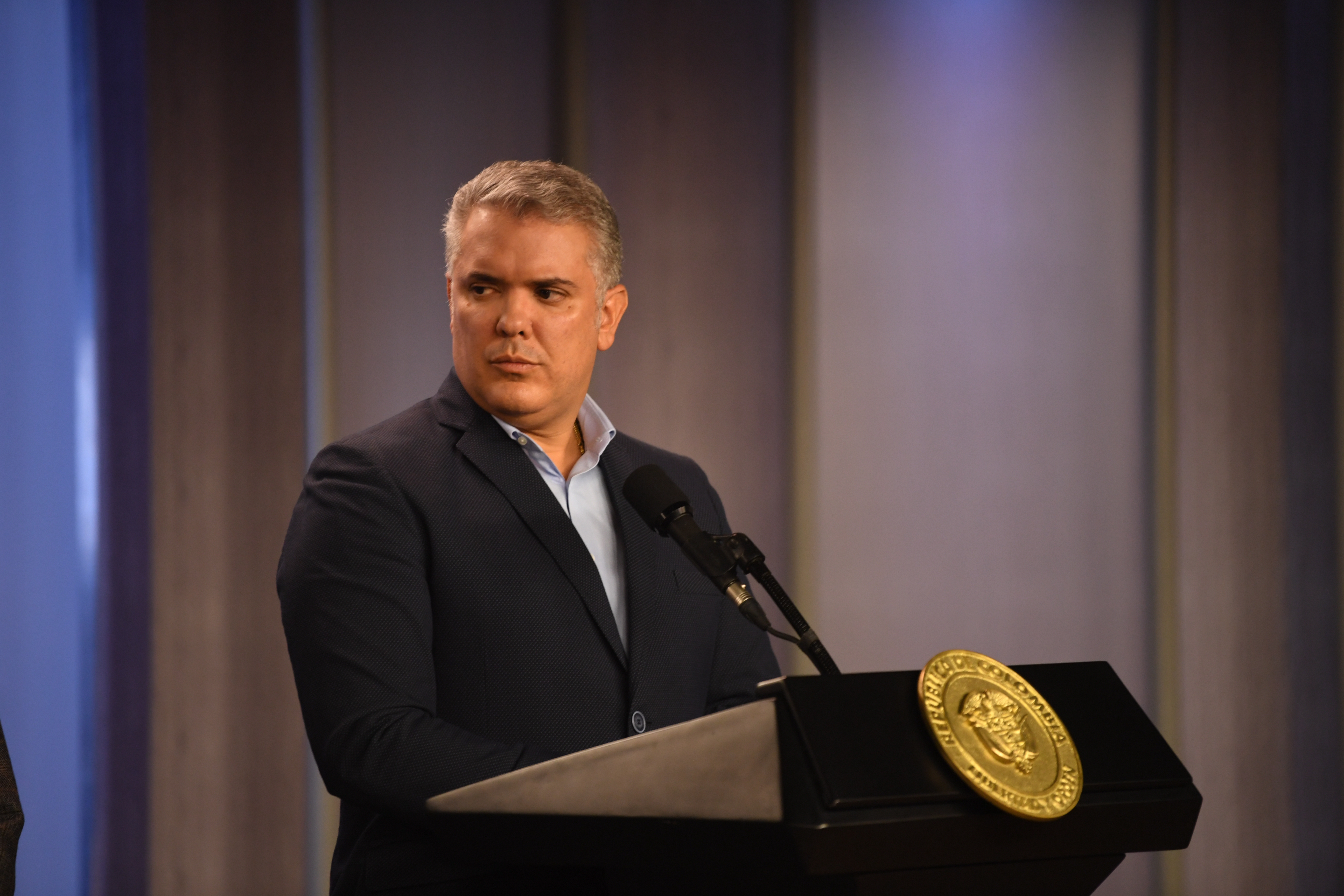 Presidente de Colombia durante rueda de prensa junto a María Victoria Angulo, ministra de Educación y Fernando Ruiz ministro de salud a días de decretarse el aislamiento obligatorio por la pandemia del nuevo coronavirus covid – 19 en el país