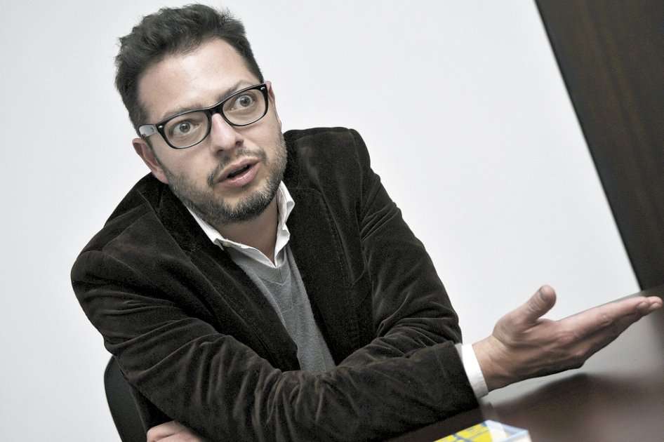 Correa, autor de los libros ‘Todo pasa pronto’ y ‘El barro y el silencio’, es columnista literario de El Espectador y editor de Arcadia. / Gustavo Torrijos - El Espectador