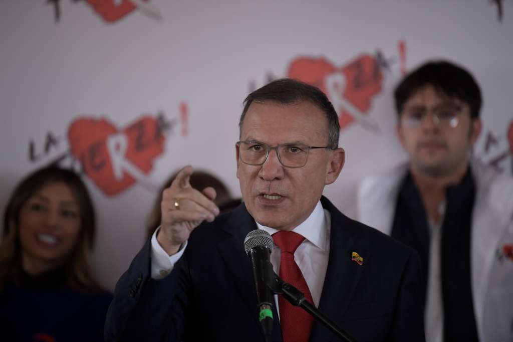 Exsenador y exembajador de Colombia en Reino Unido, durante el lanzamiento de su candidatura presidencial para el 2026, por su partido Fuerza de la Paz.