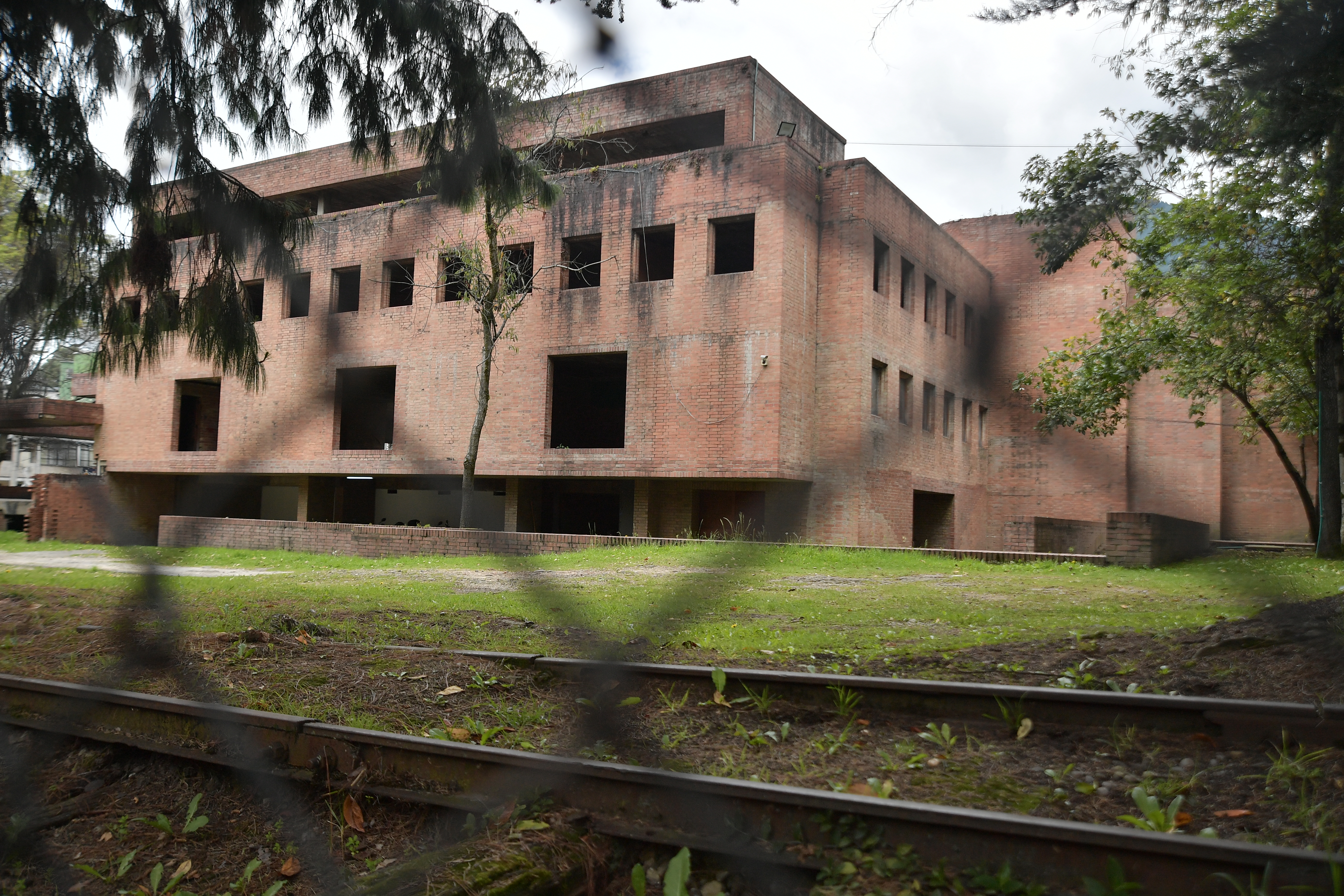 Fachada de esta casa museo que se encuentra abandonado, es administrada por la Universidad Nacional, en el barrio Santa Teresita de Bogotá.