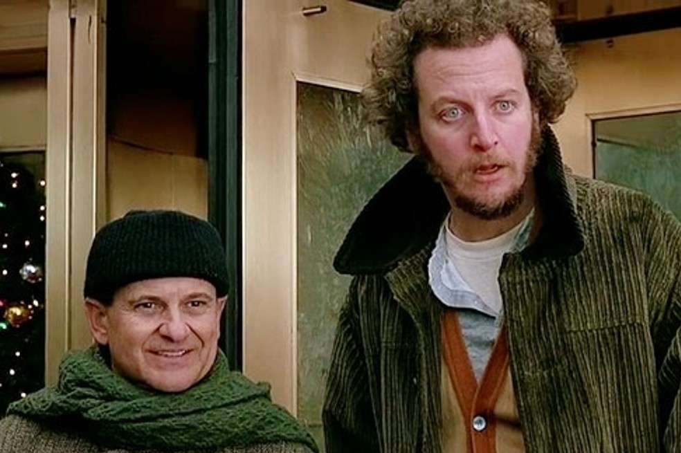 32 años después del estreno de Mi pobre angelito, los villanos que intentaban atrapar al travieso Kevin McCallister, siguen siendo recordados por miles de fanáticos. Tienen 79 y 65 años.