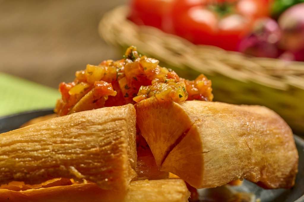 Agrega a tus preparaciones el riquísimo sabor de la yuca.