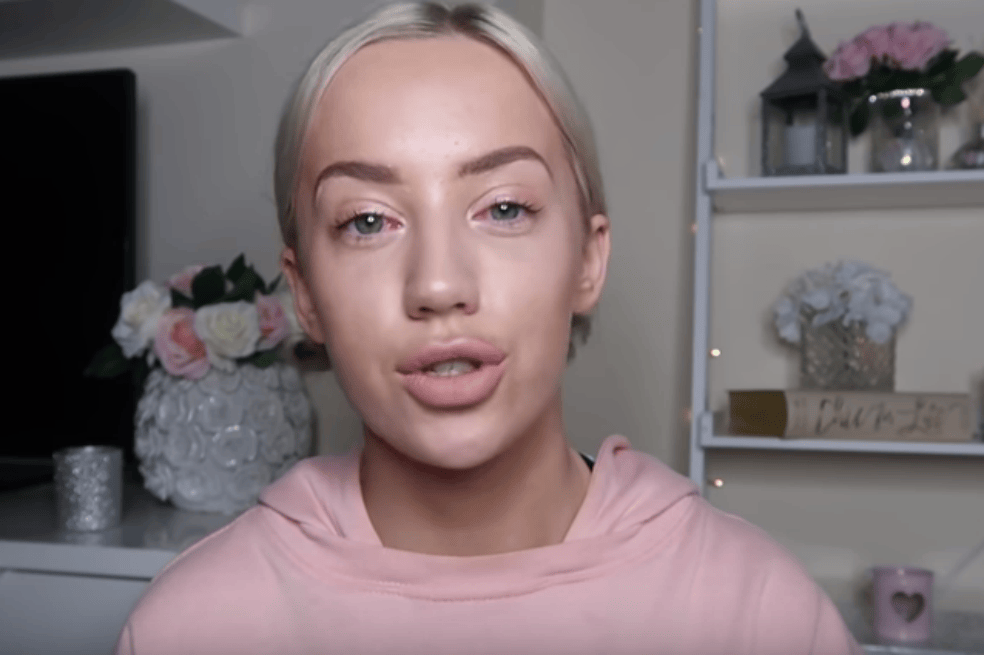 Elle Darby, youtuber de 22 años, quien pidió acomodación gratuita en un hotel a cambio de promocionar en sus redes al negocio. / Captura de pantalla de YouTube
