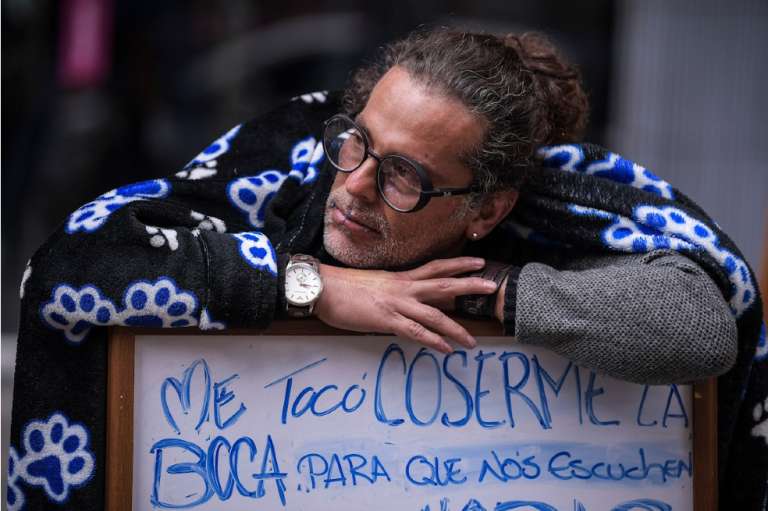 Otro de los motivos de la huelga de hambre de Fitzgerald es la violencia que se padece en Colombia.