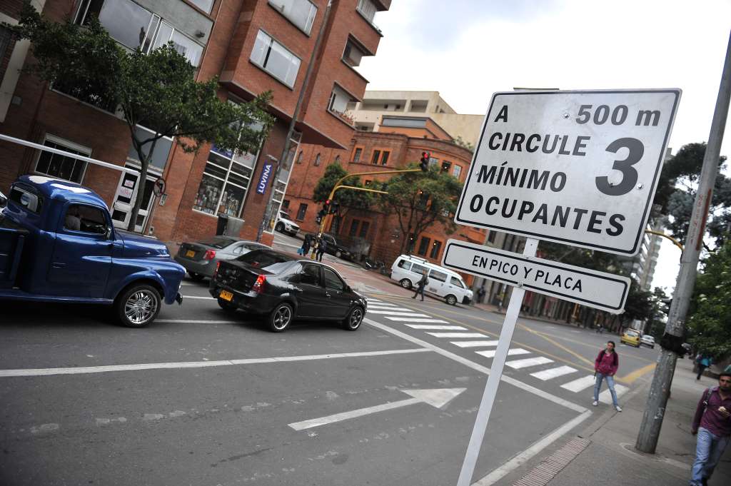 Avisos que hacen referencia a el cambio de restricción vehicular en el centro de la capital
