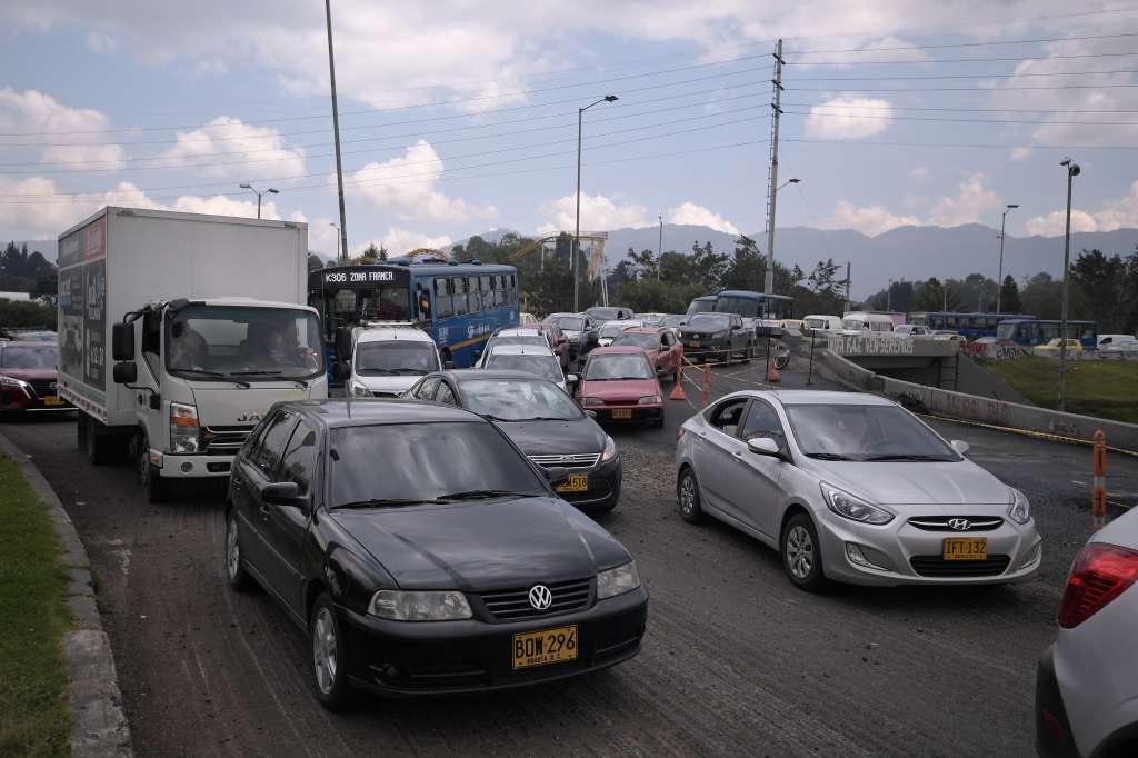 Tráfico en Bogotá, durante la temporada decembrina y por las obras en la Avenida 68.