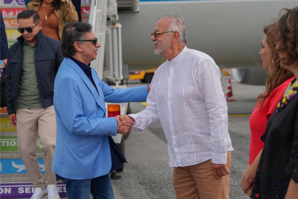 El presidente Gustavo Petro y el embajador en El Vaticano, Iván Velásquez, se vieron este lunes en Italia. El 2 de julio hay encuentro con el papa León XIV.